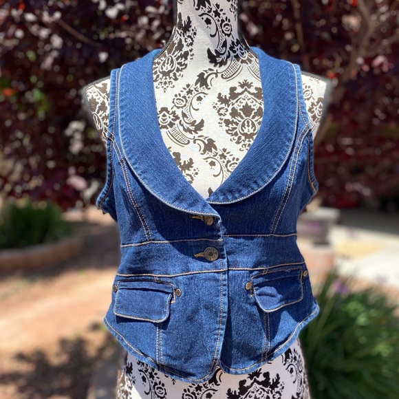 Y2K vest Size L. Measures medium. - Picture 1 of 8